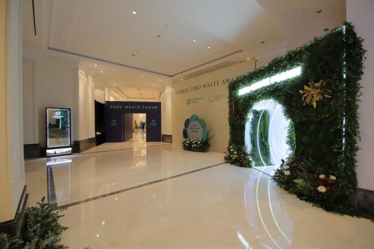 Welcome arch in a forum foyer