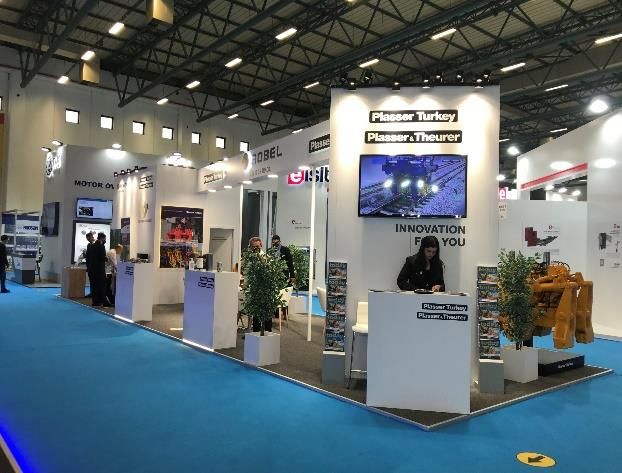 Screen and product presentation at a railway industry stand