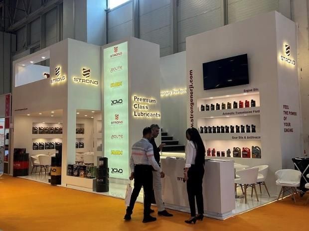 Discussion at a product counter on a lubricants stand