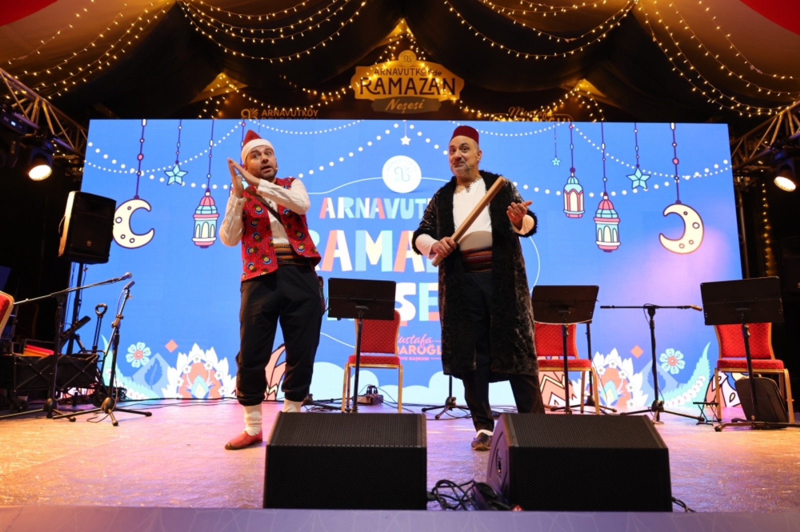 Sahne kiralama: açık alan etkinliği sahnesi